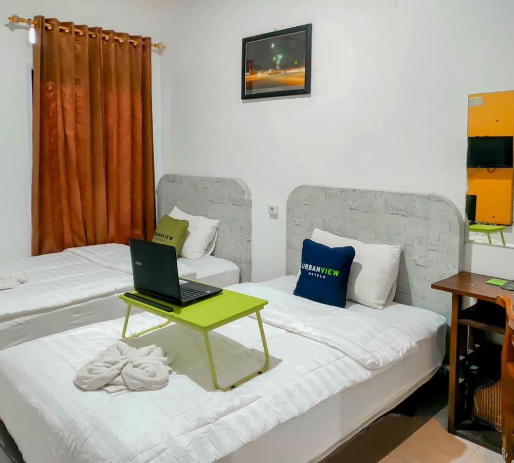 Urbanview Hotel Bagoes Sintang By Reddoorz Exterior foto
