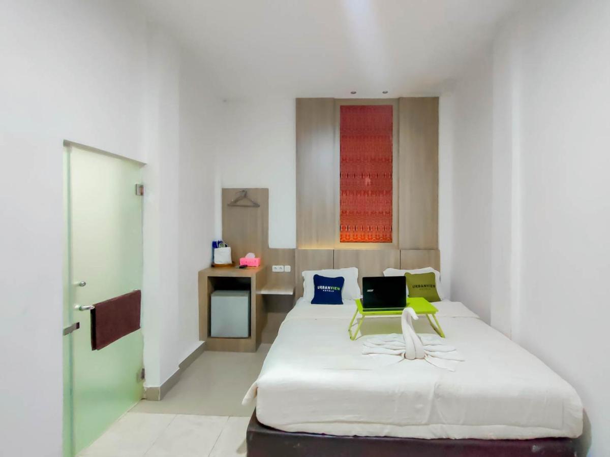 Urbanview Hotel Bagoes Sintang By Reddoorz Exterior foto